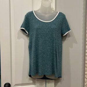 EUC LuLaRoe Classic T Size XS (2-4)